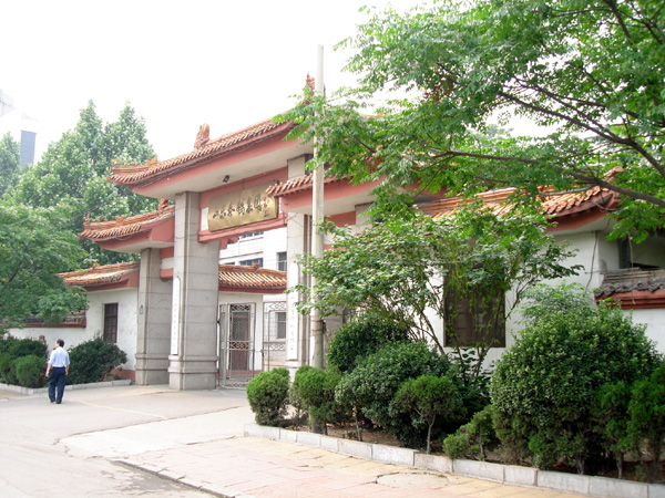 為某公司土地抵押貸款,圖為評估人員現場勘查